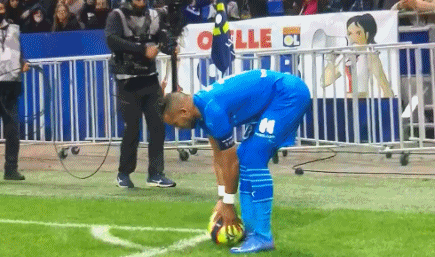 这脚传球太精准了