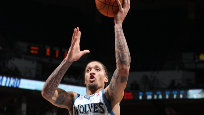 世体：弗里克现场观看加泰罗尼亚比赛，重点关注贝尔纳尔表现（世体：弗里克现身加泰罗尼亚赛场，目光锁定贝尔纳尔）