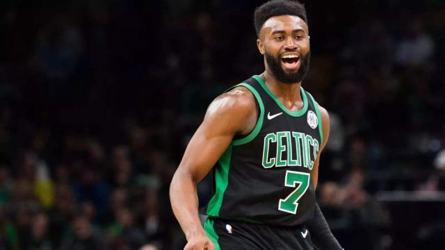 西班牙足协宣传反家暴：面对家庭暴力，直接出示红牌（西班牙足协发起反家暴倡议：对家庭暴力亮出红牌）