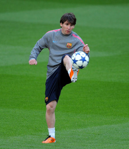 徐根宝：铜牌总比没牌好；希望上海能出现超过武磊的球员（徐根宝：拿到铜牌胜过空手而归，盼上海涌现比武磊更强的新星）