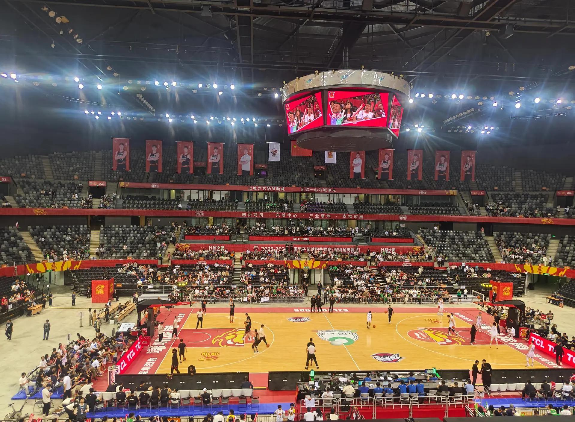 FC26欧冠黄金时刻卡：哈兰德、亚马尔、米利唐、埃斯特旺在列（FC26欧冠黄金时刻卡官宣：哈兰德、亚马尔、米利唐、埃斯特旺入选）