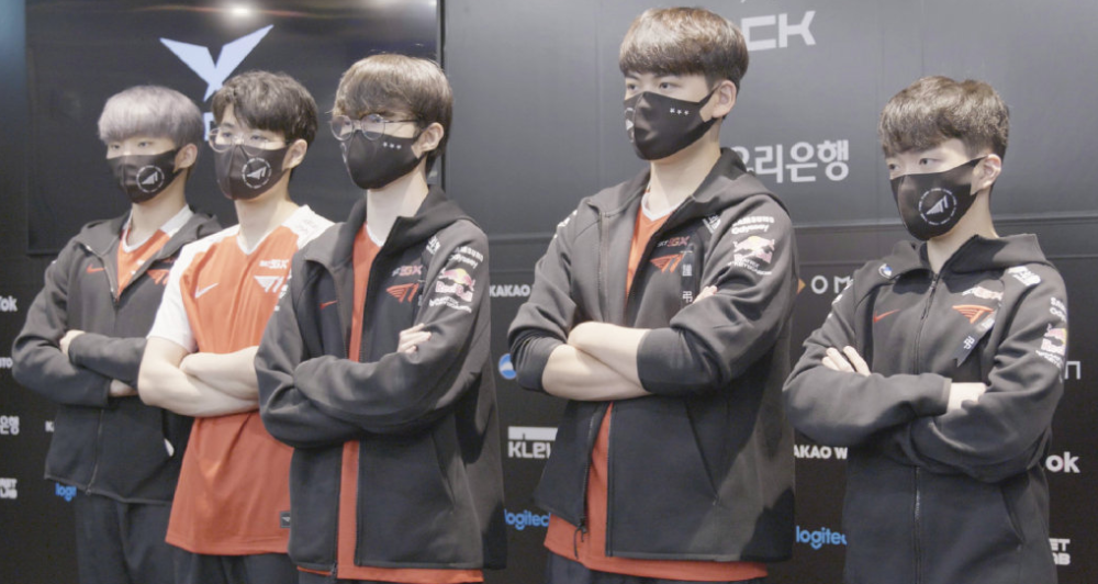 于我们的足 于我们的足